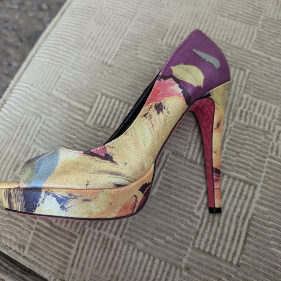 Betsey Johnson floral platform Heal Size 7M Women's - Picture 3 of 10